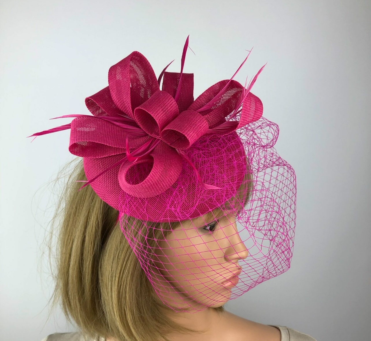 Pink Pillbox Fascinator with Veil & Biot Feathers - Image 2