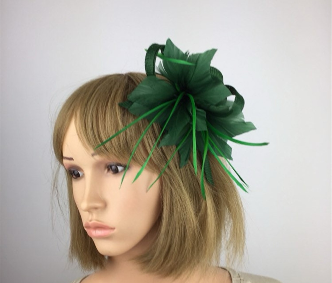 Elegant Green Feather Fascinator - Image 4